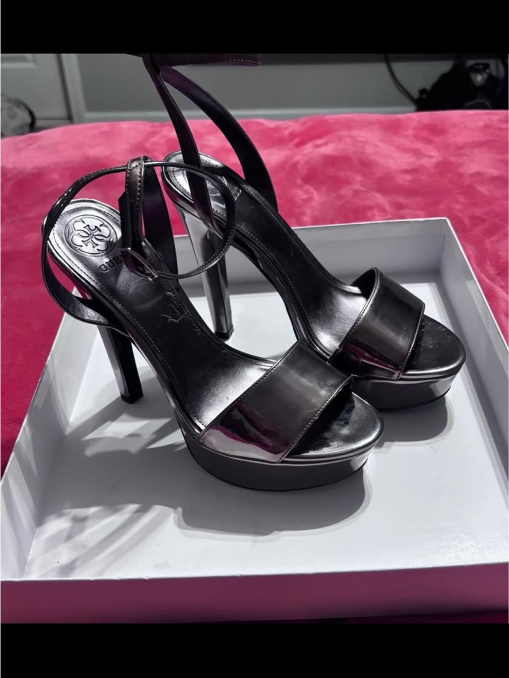 Guess Empress sandal in gunmetl